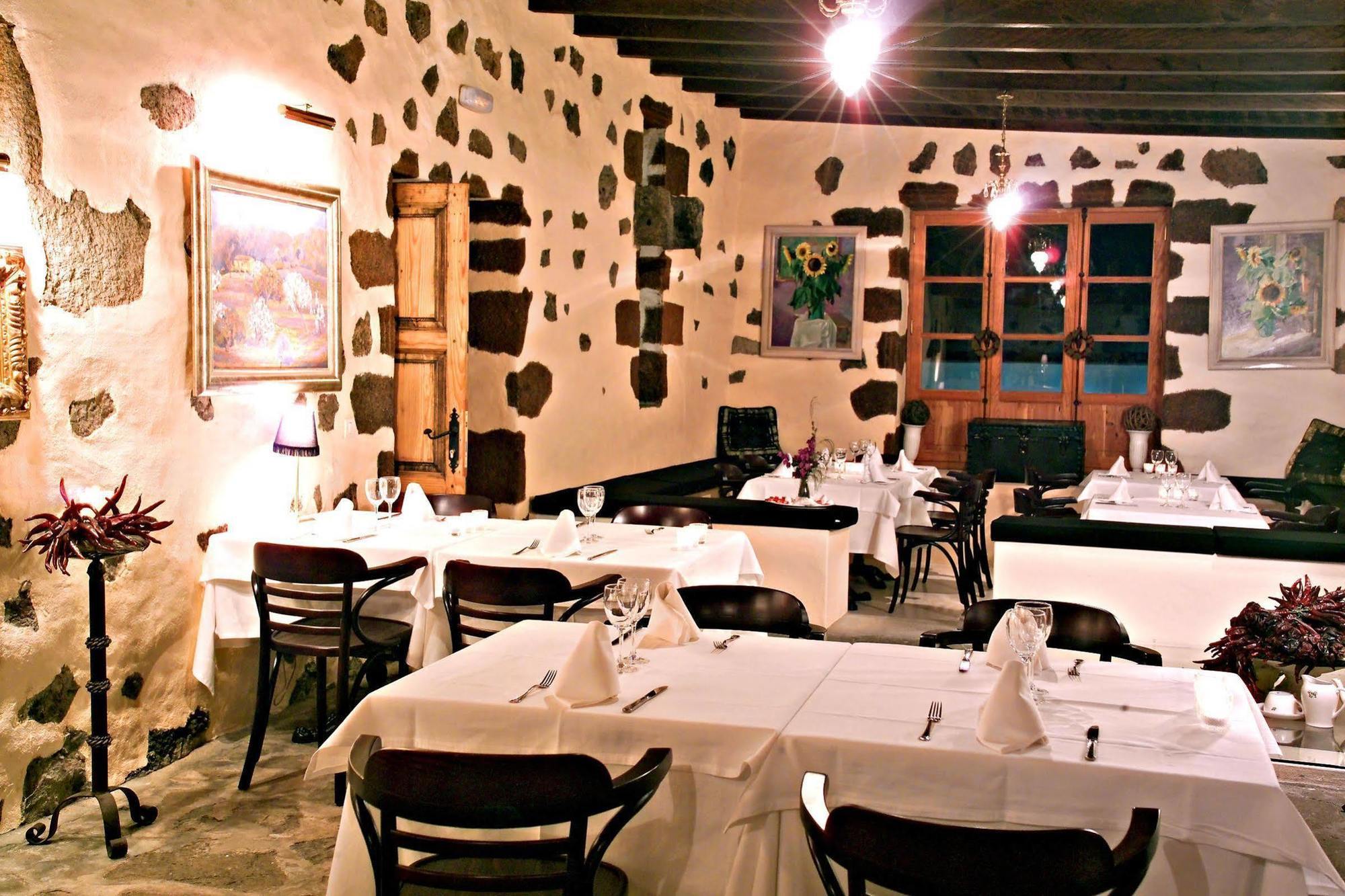 La Casona De *