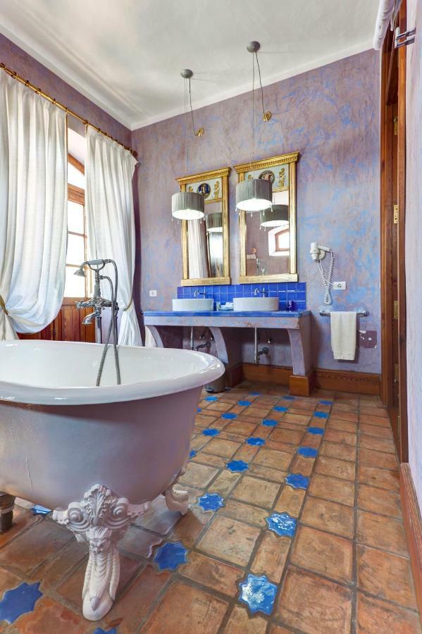 La Casona De *